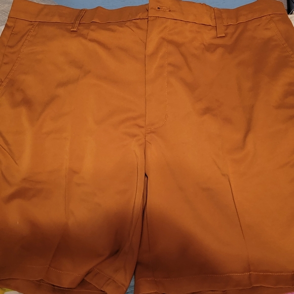 Men's plus size Amazon Essentials dark khaki shorts size 42 NWT - Picture 1 of 9